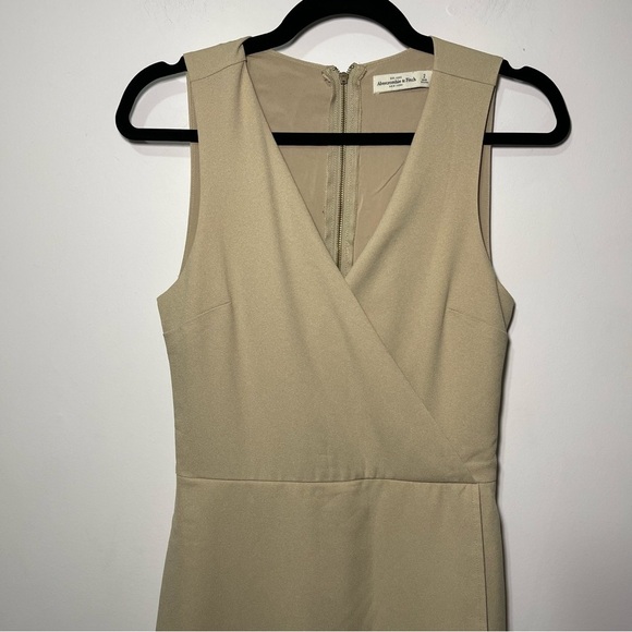 Abercombie & Fitch Women's Tan neutral V neck Sleeveless romper skort in size XS - Picture 2 of 7